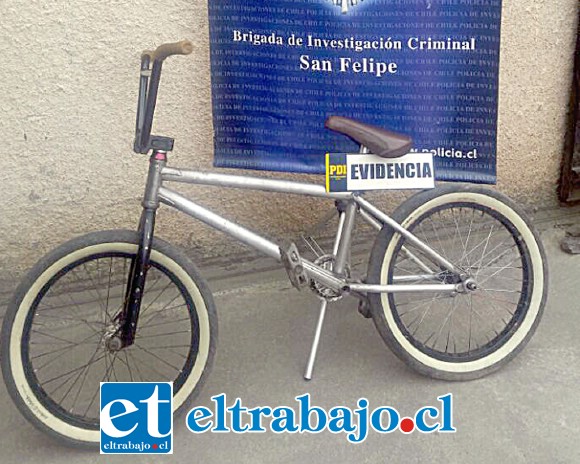 Tras las diligencias a cargo de la Bicrim de la PDI de San Felipe se recuperó esta bicicleta marca Federal modelo BMX avaluada en $900.000, que forma parte de especies robadas desde una vivienda en la Villa La Doñita de San Felipe.