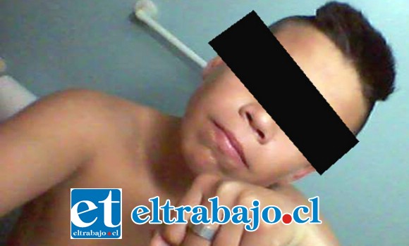 El adolescente de 14 años de edad, conocido policialmente como ‘El Cizarro’ local, ha sido detenido por Carabineros en diversas ocasiones por delitos de robo en San Felipe.