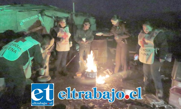 Así se desarrolló esta jornada solidaria y humanitaria, llevando alimento y ropa de abrigo a personas que se encuentran en situación de calle.