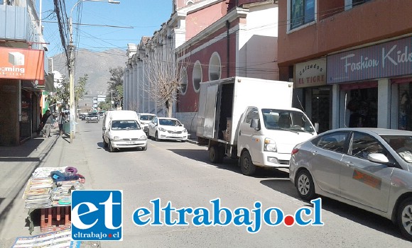 Calle Coimas, una de las arterias a intervenir por Esval.