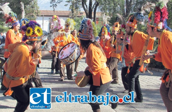 DOMINGO DE FIESTA.- Esta iniciativa organizada por Aconcagua Salmón, pretende fomentar y rescatar las tradiciones devocionales, especialmente los bailes ‘chinos’ del Chile central.