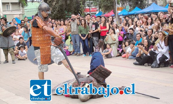 COMBATES MEDIEVALES.- Durante esta Feria Medieval veremos combates vikingos como éste, interpretados por el Grupo Varmesjord.