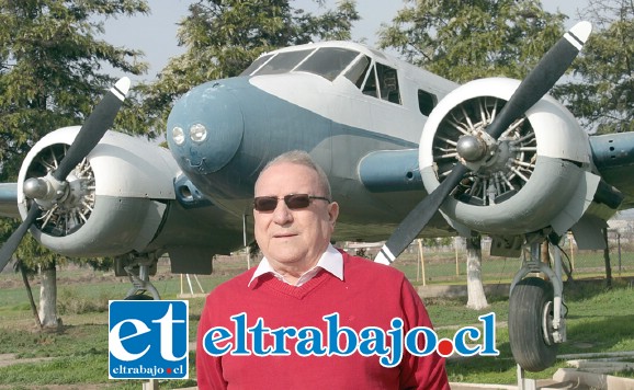 CIUDADANO ILUSTRE.- Aquí vemos a Maurice Barrere, miembro de Las Águilas Blancas de la Fuerza Aérea de Chile.