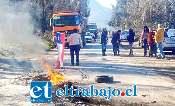 La movilización de los vecinos mantuvo interrumpido el tránsito largo rato.