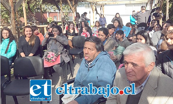 Emocionadas se manifestaron las familias que llegaron hasta la delegación provincial del Serviu, en San Felipe.