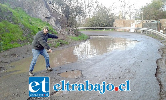 Nuestro buen amigo ‘Rafa’ Pérez también nos envió esta fotografía para demostrar el lastimoso y peligroso estado en que se encuentra el camino.