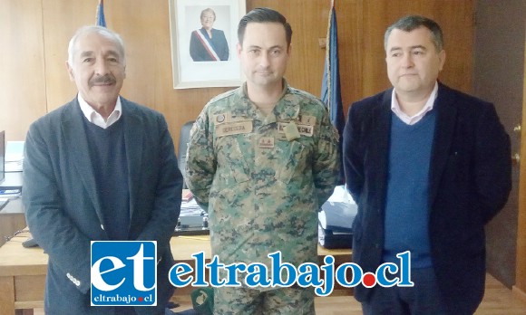 Un llamado a la comunidad a participar de lo que era esta antigua tradición del Juramento a la Bandera en la Plaza de Armas de San Felipe, costumbre que se retomó hace tres años, formularon las autoridades civiles y militares