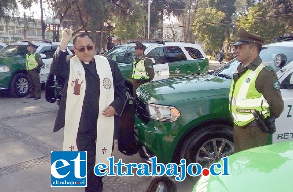 Los nuevos vehículos fueron bendecidos en ceremonia realizada en pleno centro de San Felipe.