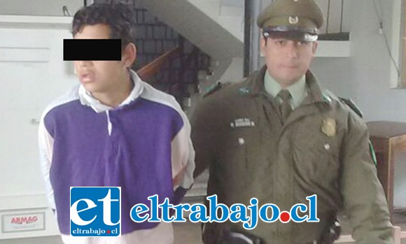 El adolescente de 16 años de edad fue detenido por Carabineros, sindicado como autor de un robo con intimidación ocurrido en la Plaza Cívica de San Felipe.