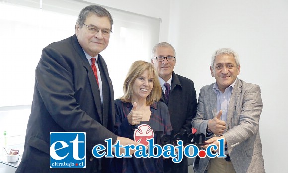 Core Rolando Stevenson; alcalde Guillermo Reyes; alcalde Pedro Caballería y directora ejecutiva Teletón, Ximena Casarejos.