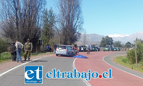 El fatal accidente se registró en plena curva, cuando el automóvil Suzuki se salió de su pista de circulación, por causas que no están determinadas, impactando a la camioneta.