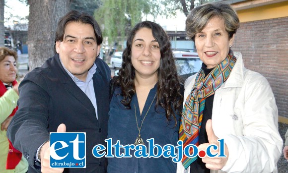 El Diputado Christian Urízar junto a la Senadora Isabel Allende, entregaron todo su apoyo a la candidatura a consejera regional de Paula Freire Sabaj (al centro en la imagen).