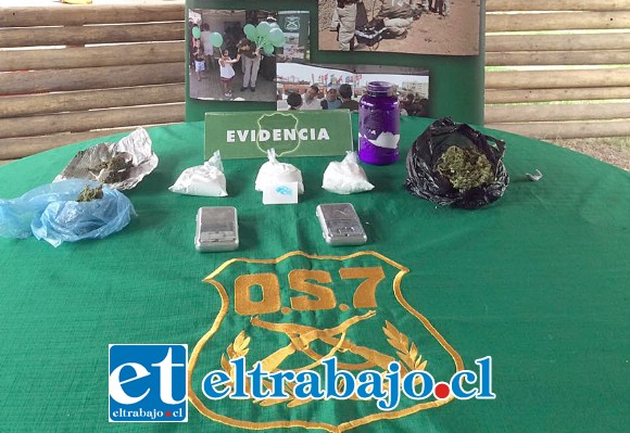 La sección del OS7 de Carabineros Aconcagua efectuó el allanamiento al interior de la vivienda que arrendaba el sentenciado en la Villa El Señorial de San Felipe, incautándose marihuana y cocaína.