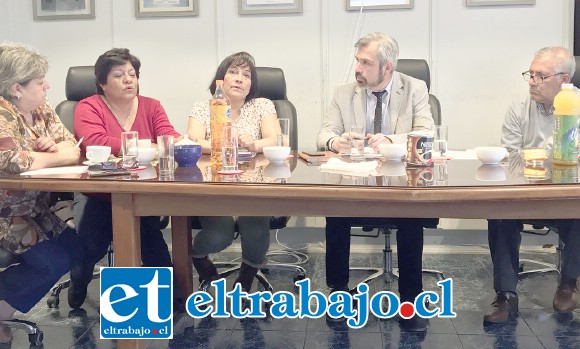 Dirigentes del APR de Casablanca se reunieron con el Seremi de Obras Públicas, Miguel Saavedra, y el alcalde Guillermo Reyes para agilizar una solución a la falta del vital elemento.