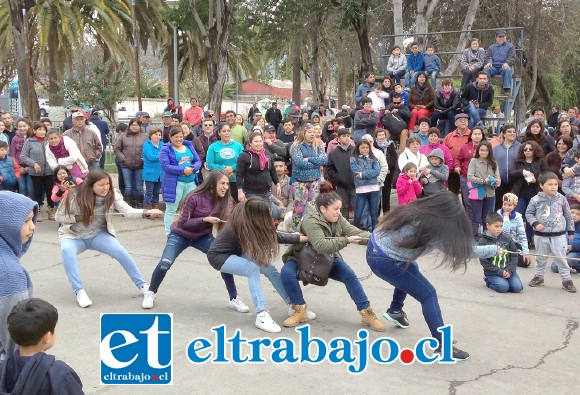 Juegos típicos y la entrega de más de mil empanadas disfrutaron vecinos de Santa María en esta Fiesta de la Chilenidad.