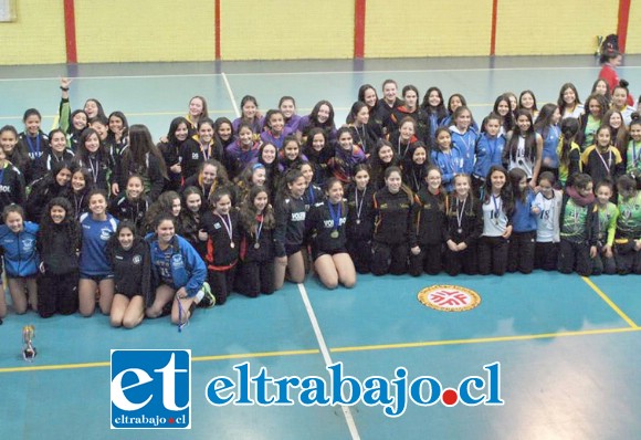 En total fueron 12 equipos de diversas ciudades del país los que participaron en la final del vóleibol damas Liname 2017.