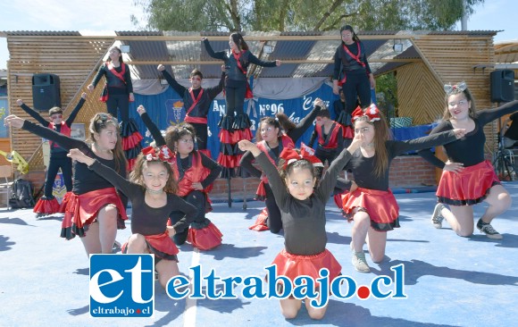 PEQUEÑOS GRANDES ARTISTAS.- Ellas son quienes dan vida al Taller de Circo-Teatro y Cheerleader estudiantil en la Escuela José Manso de Velasco.