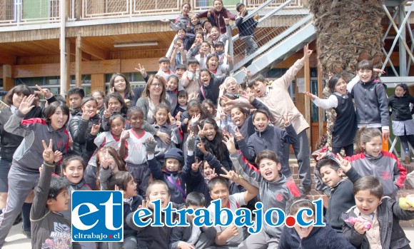 MARAVILLOSOS ESCOLARES.- Ellos son la sangre que dan vida a esta emblemática escuela sanfelipeña, la que el 24 de este mes cumplirá oficialmente 96 años de existencia.