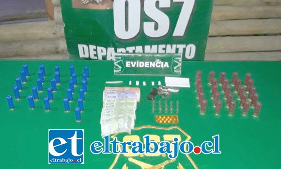 Drogas, un arma de fuego y municiones fue el resultado de un allanamiento efectuado por el OS7 de Carabineros al interior de una vivienda de la población Bicentenario de Llay Llay.