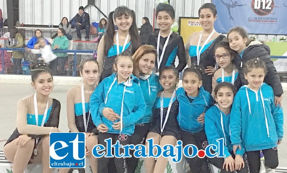 LAS REINAS DE LA PISTA.- Aquí tenemos a estas regalonas patinadoras sanfelipeñas, quienes dan vida y vigor a este club de patinaje de nuestra comuna.