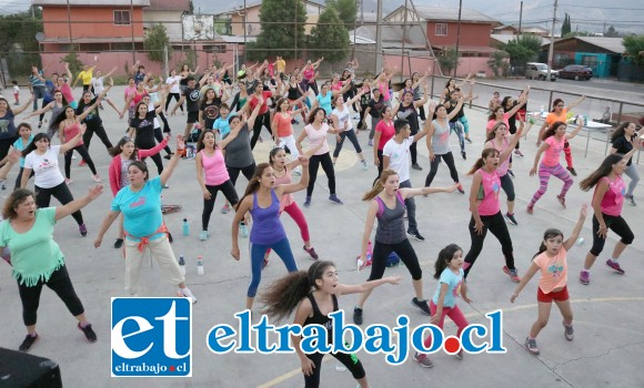 La zumba al aire libre partirá a las 10:30 horas del sábado en la esquina de Chacabuco con Maipú.