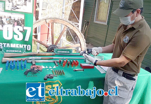 Personal de Carabineros de OS7 incautó drogas, armamentos de fuego y municiones desde el domicilio de los enjuiciados en la Villa España de Santa María.