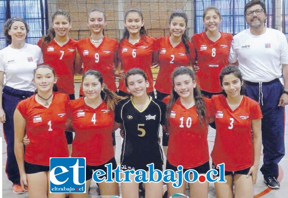 VAN A COCJABAMBA.- Estas jovencitas en cambio, volarán este viernes a tierras altiplánicas para vivir el Sudamericano de Vóleibol 2017.