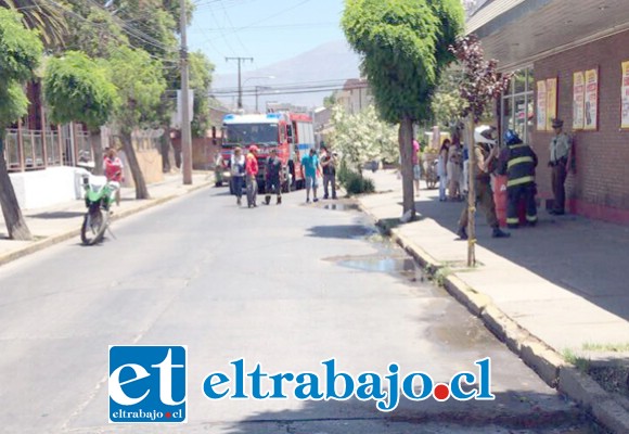 Acá se aprecia la bencina desparramada sobre la calzada.