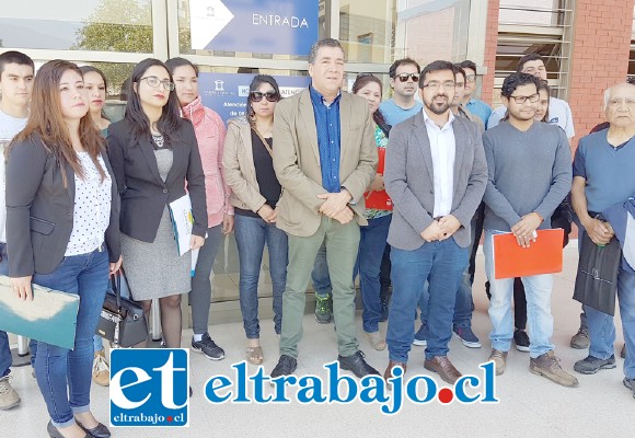 Miembros del Comité Michelle Bachelet que fueron estafados, junto al Alcalde Edgardo González, presentaron una querella en contra de los responsables de destruirles el sueño de la vivienda.