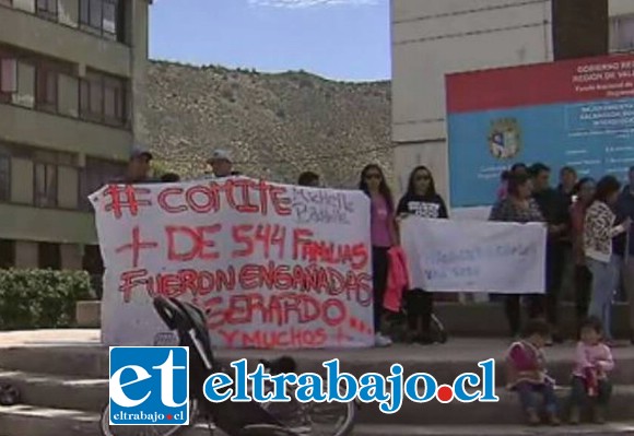 Más de 100 familias afectadas estarían interponiendo una querella en contra del presidente del comité habitacional Michelle Bachelet.