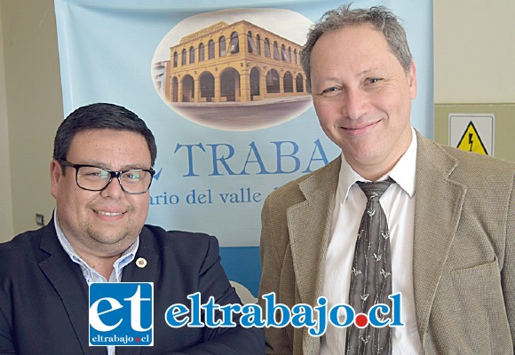 Gonzalo Peña, director regional Valparaíso, acompañó al director nacional de la Dirección General de Aguas (DGA), Carlos Estévez (derecha), en su visita a Diario El Trabajo.