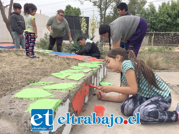 Los más pequeños fueron los más entusiastas y ayudaron a desmalezar, a limpiar y a pintar.