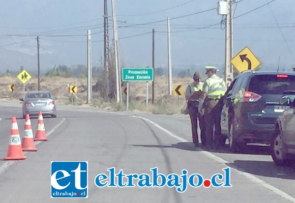 El funcionario de Carabineros efectuaba labores de orden al tránsito durante las Elecciones Presidenciales ayer domingo en la Ruta 60 CH, a la altura de la comuna de Panquehue, resultando lesionado. (Foto Referencial).