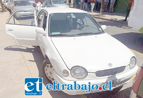 El vehículo blanco marca Toyota fue abandonado por sus ocupantes en calle Santo Domingo en San Felipe tras la presunta persecución por desconocidos.