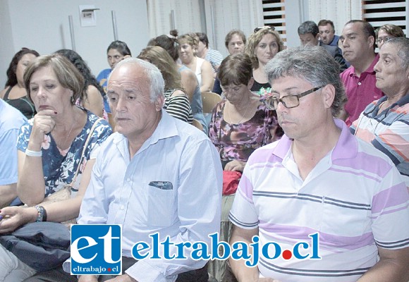 PIDEN SALIDA DE HOGAR GÉNESIS.- Decenas de vecinos de varias poblaciones, todos ellos del sector Las Coimas de Putaendo, siguen clamando a las autoridades por una solución de seguridad en su barrio.