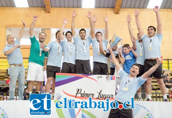 El equipo de Vóleibol Varones se titularon campeones.