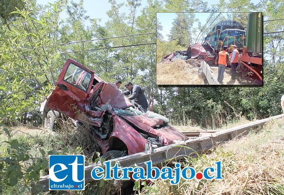 Aunque resulte un enigma, con lesiones menores pero increíblemente con vida resultó el conductor de la camioneta que resultó totalmente destruida tras ser impactada por el tren metalero.