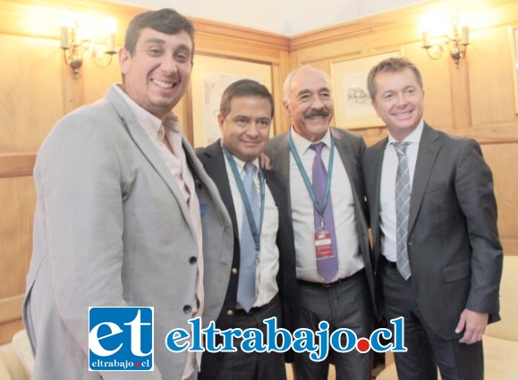 El concejal Mario Villanueva junto al ex diputado Marcelo Forni, el alcalde Patricio Freire y el Subdere Felipe Salaberry en el despacho de éste último, a quien presentaron varios proyectos aprobados técnicamente para su financiamiento.