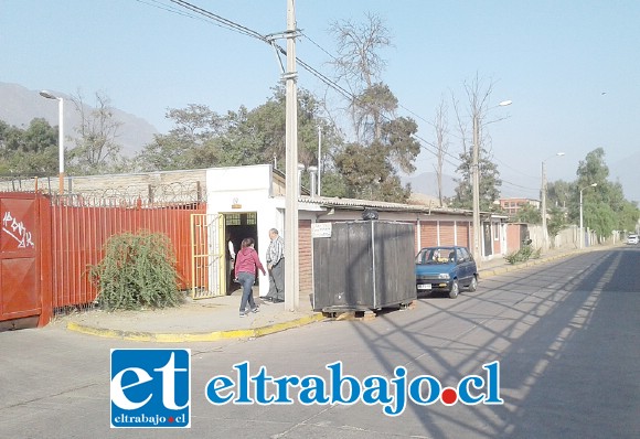 En este lugar donde se ubicaban las piscinas municipales, costado sur del estadio municipal, se pretende construir un edificio consistorial.