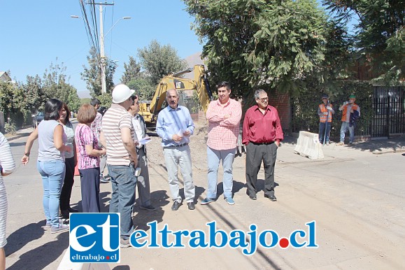 Una visita inspectiva a la obra de mejoramiento de la calle Julio Montero realizó el alcalde Patricio Freire junto a vecinos de la Villa El Señorial, obra que constituye una sentida aspiración de los vecinos.