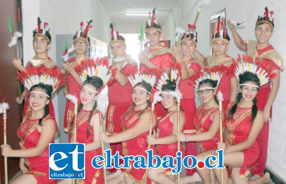 IMPONENTES DEL FOLKLORE.- Ellos son nuestros folcloristas sanfelipeños de la Escuela Industrial, quienes viajan mañana miércoles hasta la VII Región de Chile, a representarnos en el 10º Campeonato nacional de Rodeo y Folklore SNA Educa.