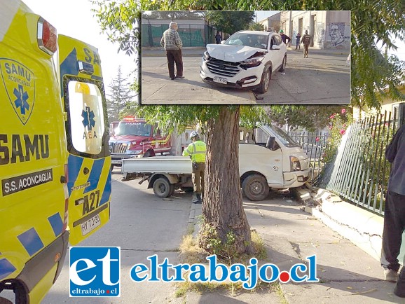 Tanto la reja como el muro de la vivienda resultaron con serios daños, mientras que el conductor de la camioneta resultó herido.