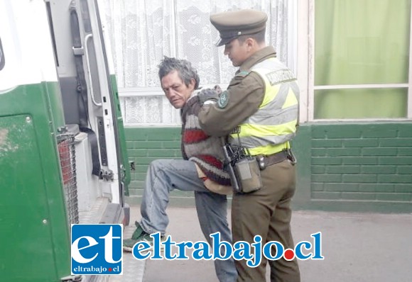 El imputado de 51 años de edad cuenta con amplio prontuario delictual, siendo detenido por Carabineros de la Tenencia de Santa María por robo en lugar habitado.