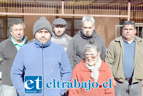 VECINOS UNIDOS.- Ellos son parte de los vecinos que solicitaron expresar su malestar con estos problemas comunitarios que afectan sus tranquilas vidas en El Tambo.