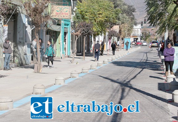 NUEVO BOULEVARD.- Este miércoles en la tarde se inició la marcha blanca del boulevard de calle Salinas, paseo semi peatonal que junto al de Prat cambian la cara de la ciudad.