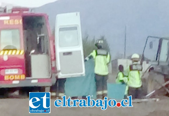 El cuerpo sin vida del malogrado trabajador fue retirado alrededor de las 17,45 horas de ayer.