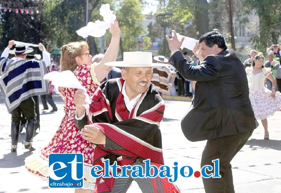 EL REGALÓN DE LA CUECA.- El recordado instructor de cueca, Osvaldo González, será recordado este sábado 28 de julio con un campeonato cuequero que lleva su nombre, en el Ayecán.