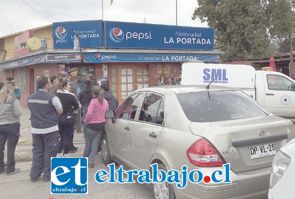 Conmoción causó el suicidio del conocido comerciante entre los vecinos de Rinconada, quienes llegaron hasta el minimarket ubicado frente a la Plaza de Rinconada.