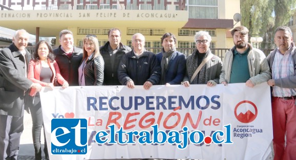 En nombre de la Asociación de Municipalidades de Aconcagua, los alcaldes Patricio Freire, de San Felipe; Nelson Venegas, de Calle Larga, y Guillermo Reyes, de Putaendo, junto a concejales y representantes de movimientos ciudadanos están convocando a una nueva marcha en el peaje Las Vegas para este sábado a las 16 horas.