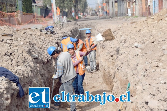 APENAS EMPIEZAN.- En pleno desarrollo están las obras de mejoramiento de algunas arterias de nuestra comuna, Abraham Ahumada estará lista en nueve meses más.